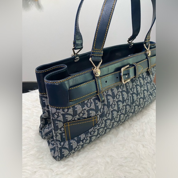 Dior
Dior Blue Oblique Canvas and Leather Jeans Pocket Tote - Picture 5 of 17